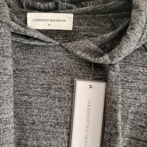 Goodnight Macaroon Crop Pullover Size Medium NWT - Picture 3 of 3